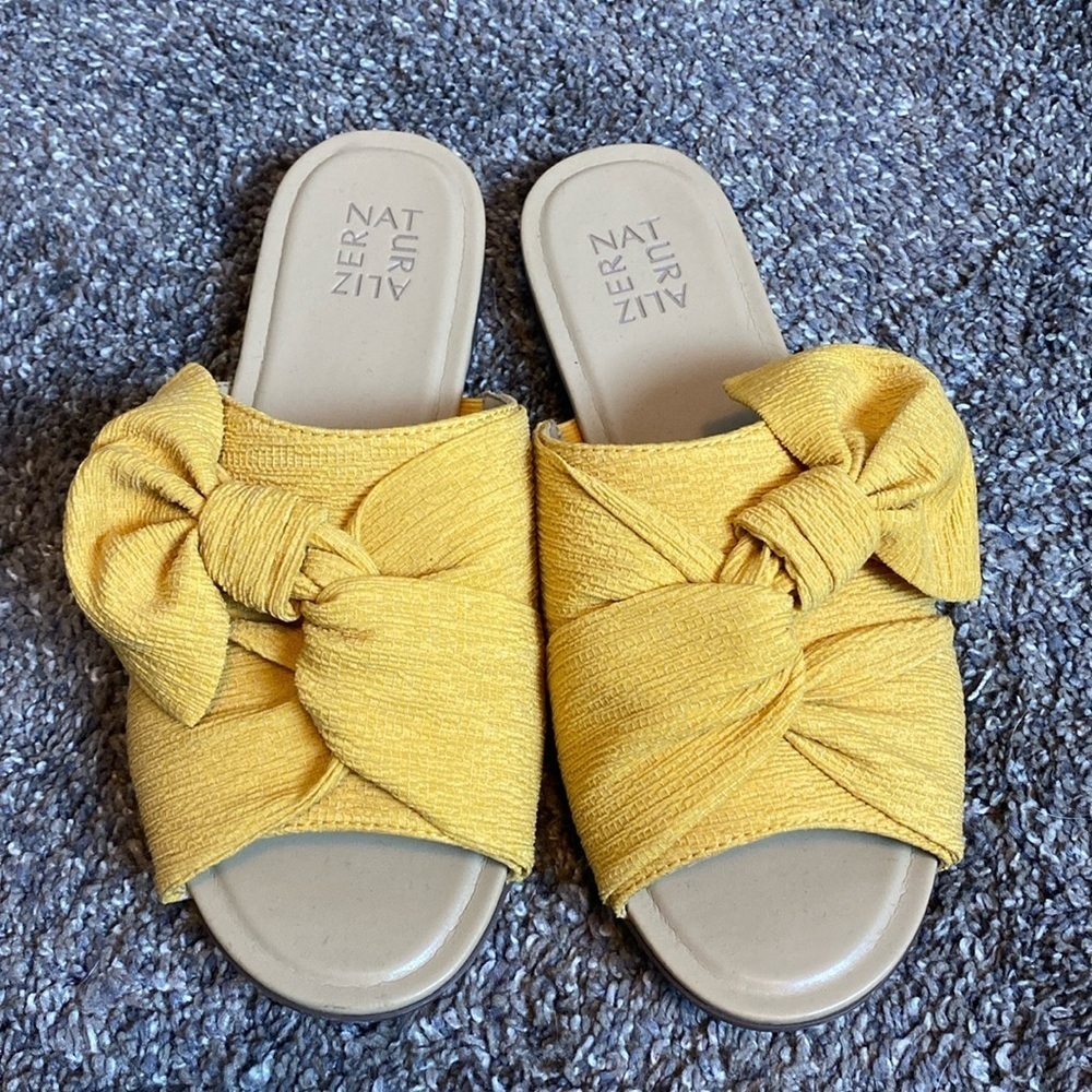 Naturalizer Women’s Slide Sandals Tied Mustard Yellow Textured Fabric Sz 8.5